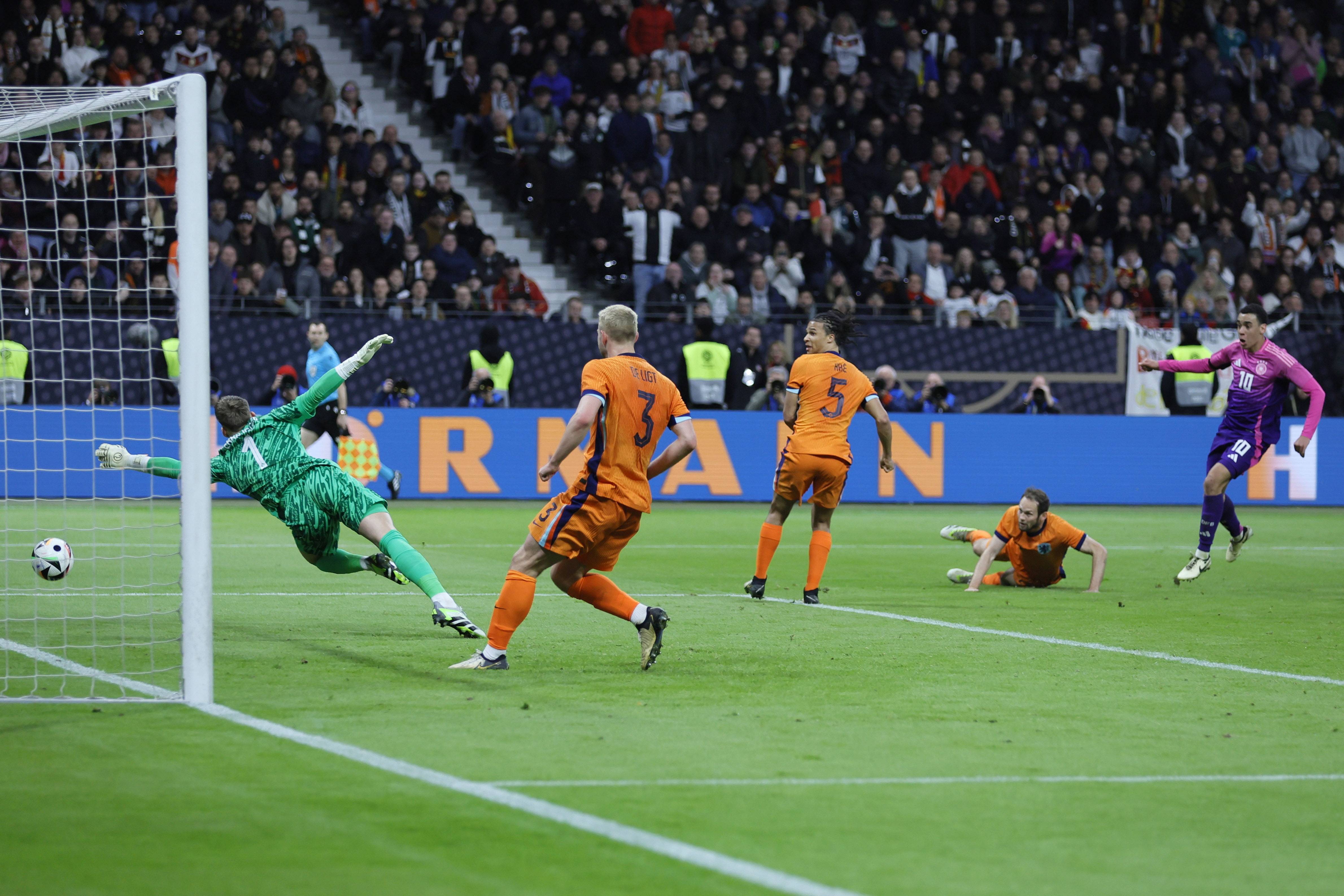 间点燃了全 间点燃了全