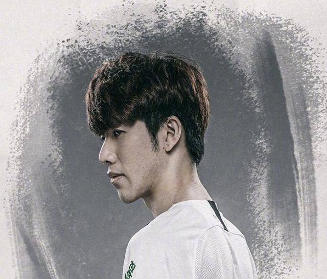 他仍然凭借 他仍然凭借