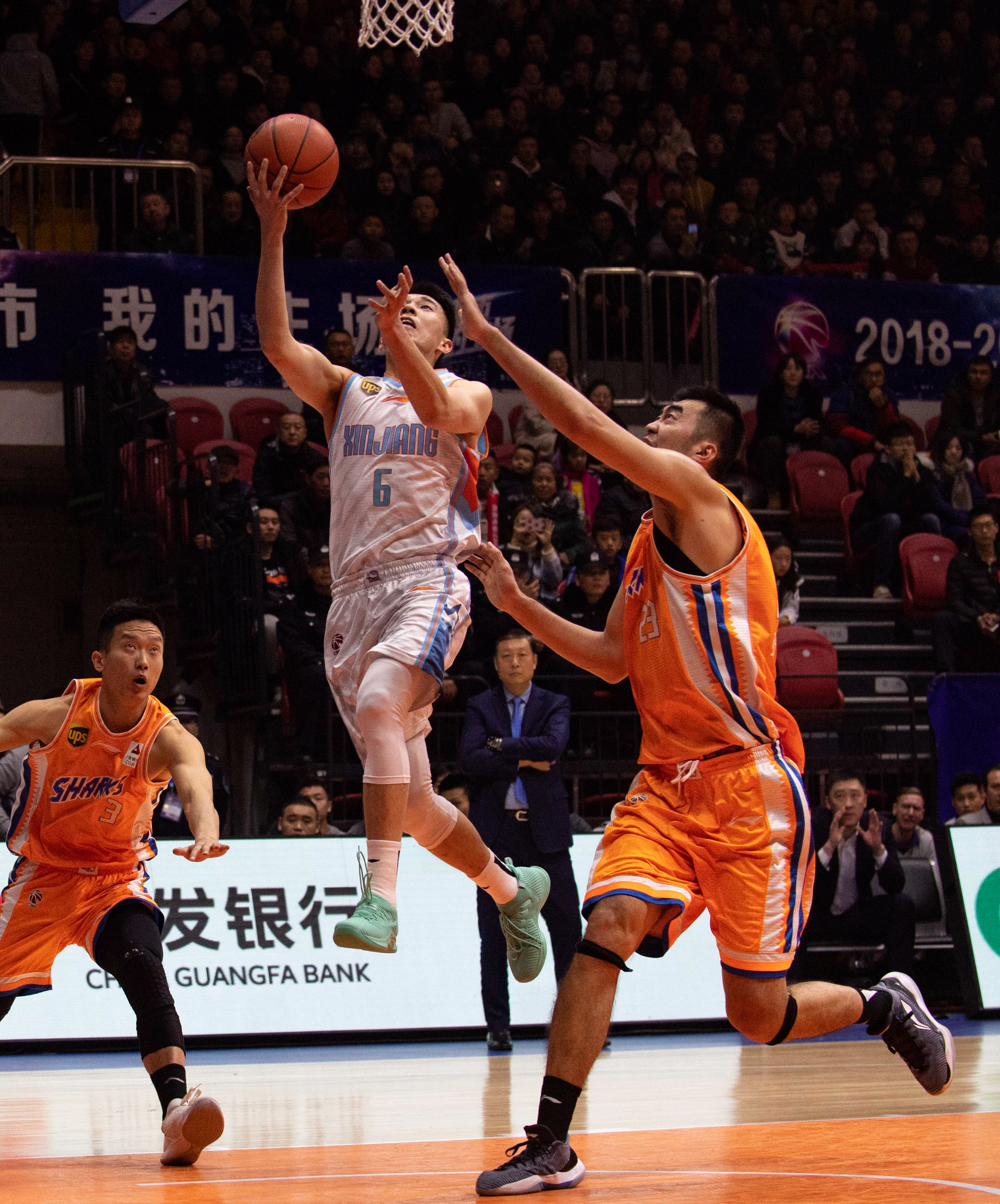 还是反手的 还是反手的